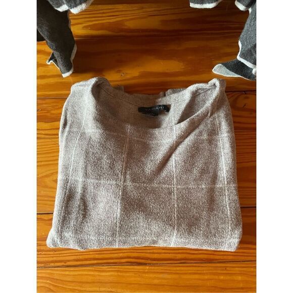 Sweaters x2 - Picture 2 of 7